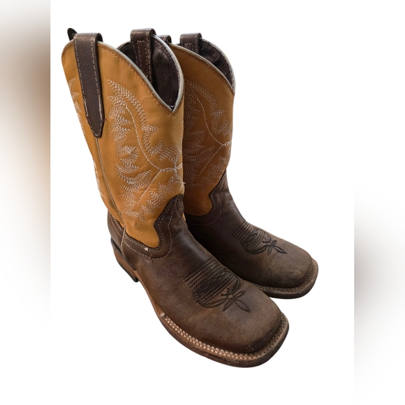 Veretta Brown and Tan Cowboy Boots - Picture 4 of 4